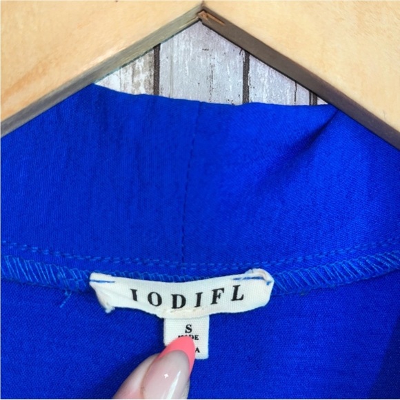 Jodifl Solid Blue Blouse - Picture 4 of 4